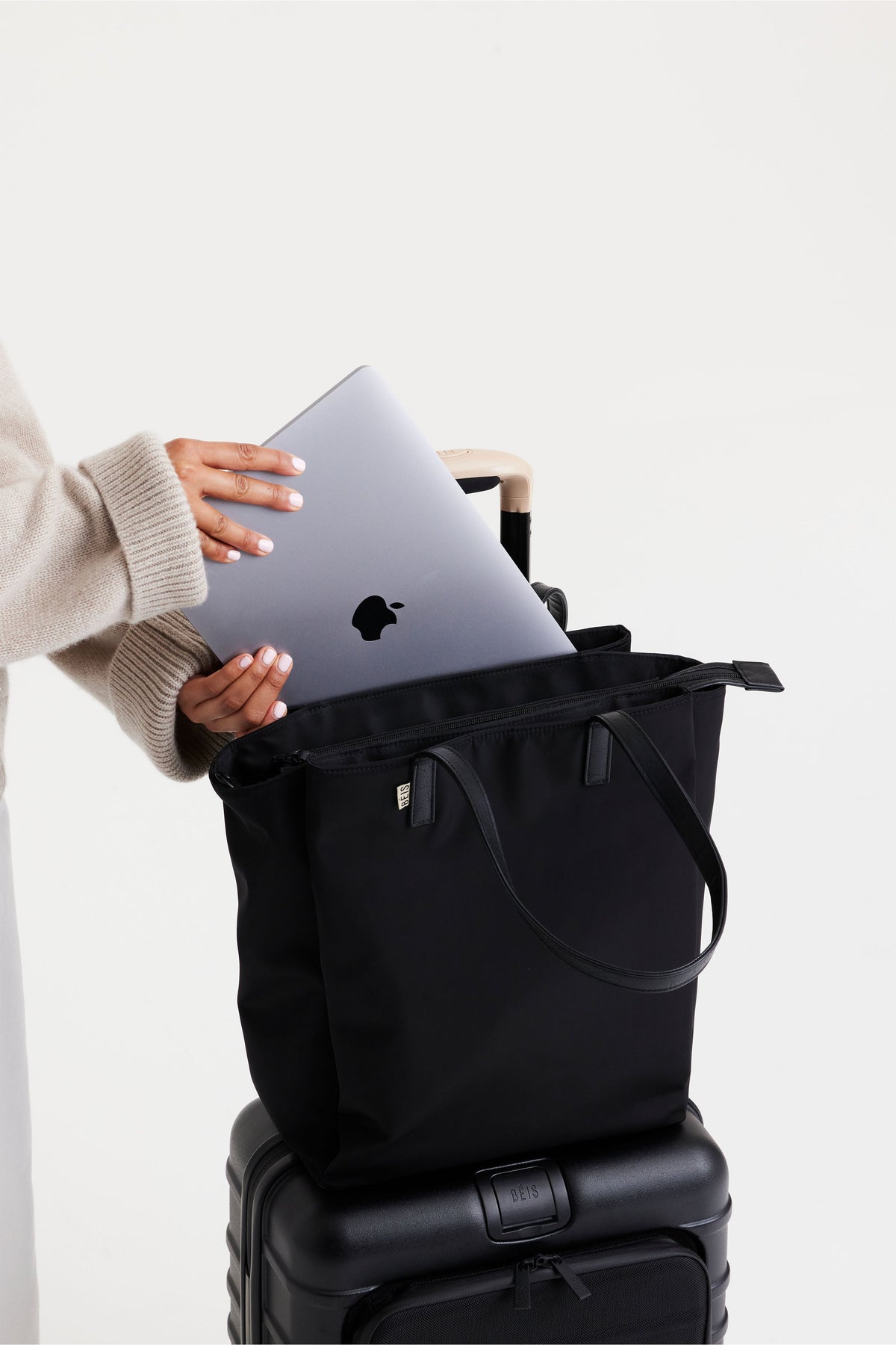 Die Commuter Tote in Schwarz