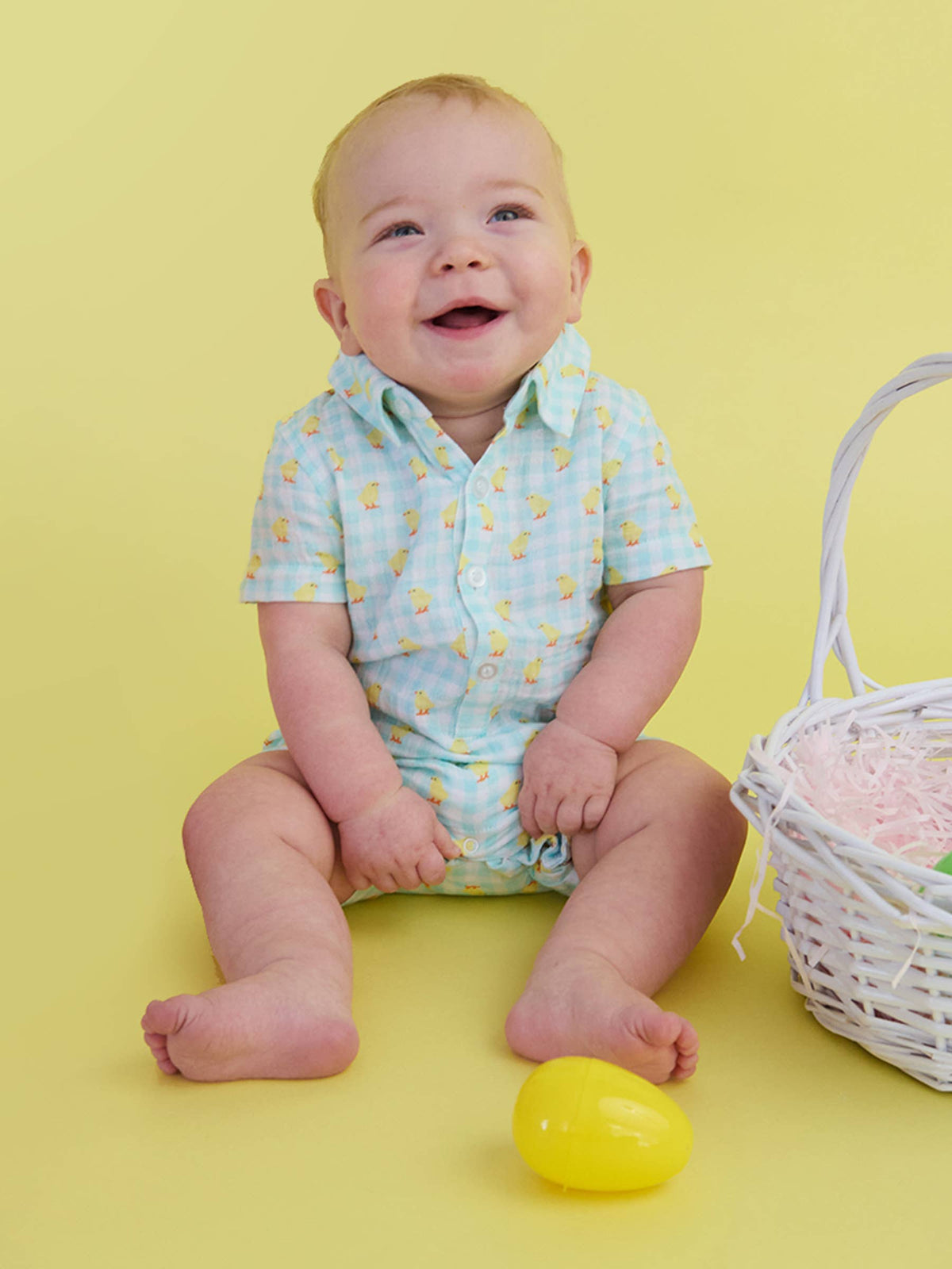 Baby-Strampler mit Knopfleiste aus 100 % Baumwoll-Musselin, blau kariert mit Küken-Print